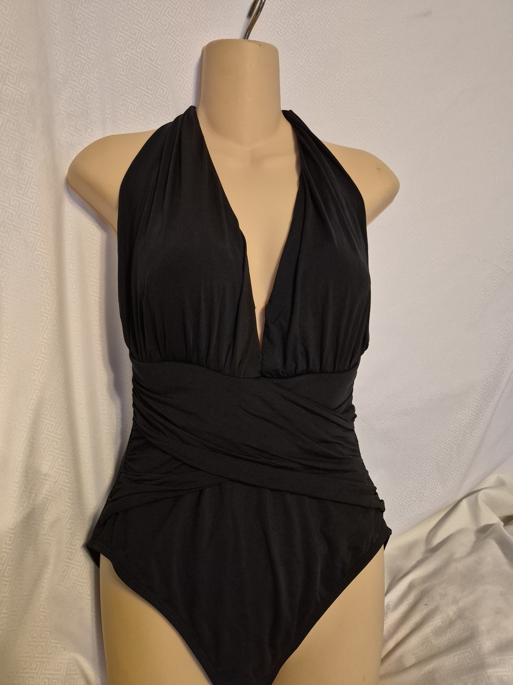 La Blanca Black One-Piece Swimsuit with Contoured Cups
